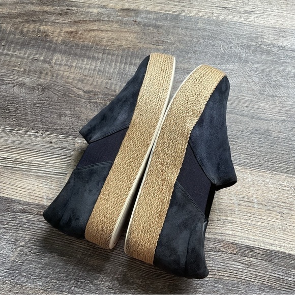 Vince Wilden Slip-On Sneaker Slip-on
Round toe Leather & fabric lining - Picture 5 of 10